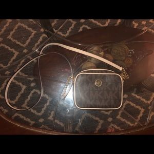 Crossbody handbag Michael Kors Purse!